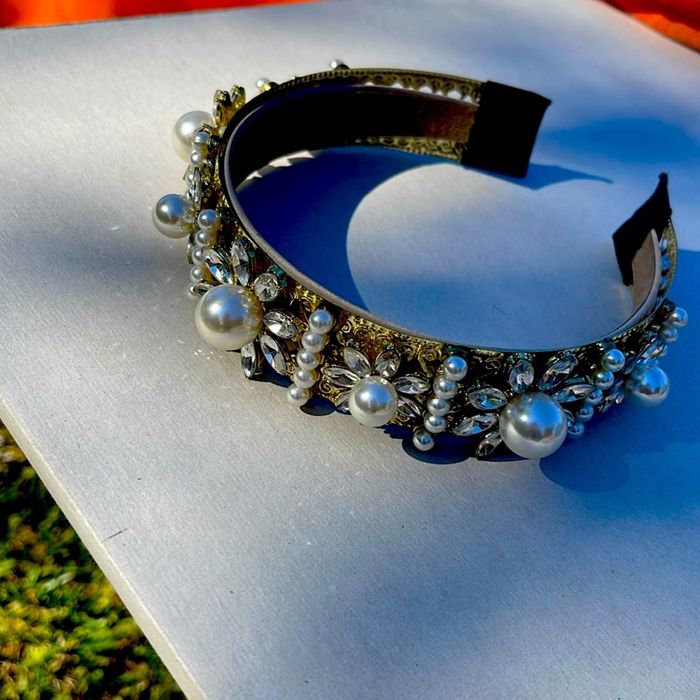 Crystal and pearl headband ✨